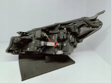 Laden Sie das Bild in den Galerie-Viewer, TOYOTA YARIS III FACELIFT 14- SCHEINWERFER RECHTS VORNE KOITO OD-160