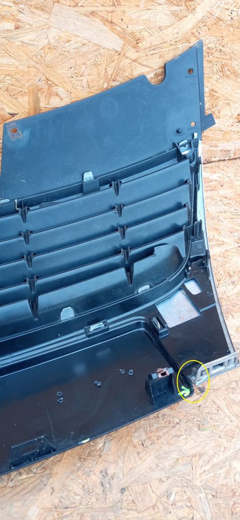 VOLKSWAGEN PASSAT B6 05- KÜHLERGRILL STOSSFÄNGER VORNE 3C0853651AD