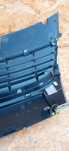 Laden Sie das Bild in den Galerie-Viewer, VOLKSWAGEN PASSAT B6 05- KÜHLERGRILL STOSSFÄNGER VORNE 3C0853651AD
