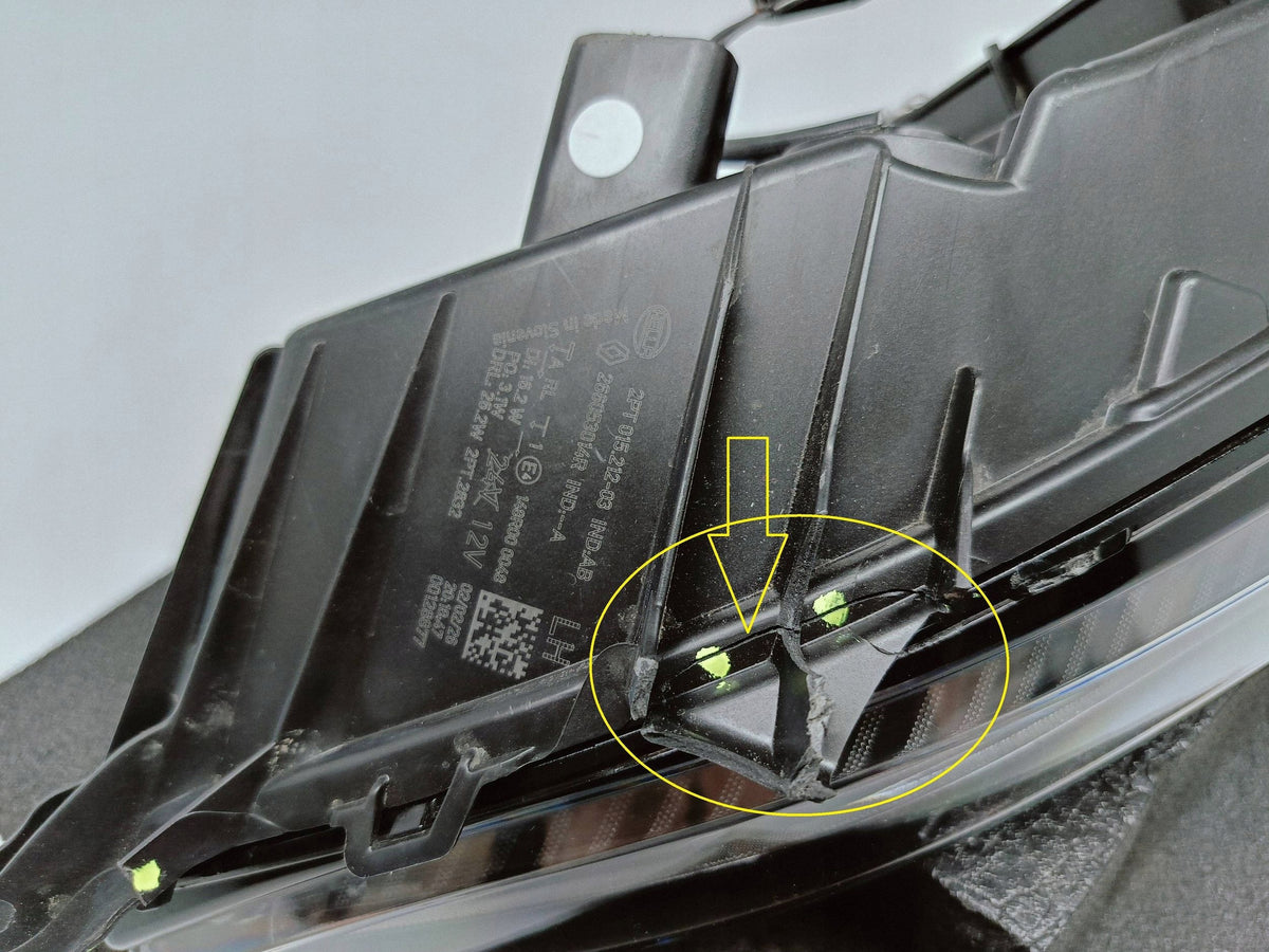 Renault Megane V 5 E-Tech 22- Nebelscheinwerfer LED DRL Vorne Links 266053014R — Foto 15 von 16
