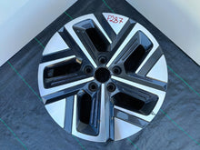 Laden Sie das Bild in den Galerie-Viewer, ALUFELGE HYUNDAI KONA 7.0"x17" 5X114.3 ET50 52910-DD100