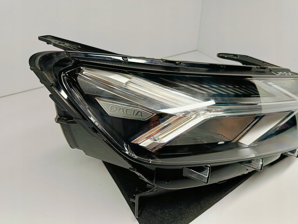 DACIA LOGAN SANDERO JOGGER III 20- LAMPA PRAWA PRZÓD H7+LED 260101940R