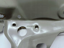 Laden Sie das Bild in den Galerie-Viewer, TESLA Model 3 M3 17- INNERE VERKLEIDUNG RECHTS HINTEN HALTERUNG 1095609-00-E
