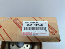 Load image into Gallery viewer, TOYOTA AVENSIS T25 SEDAN KOMBI- TARCZ HAMULCOWA TYLNA ORYGINAŁ 42431-YZZAB