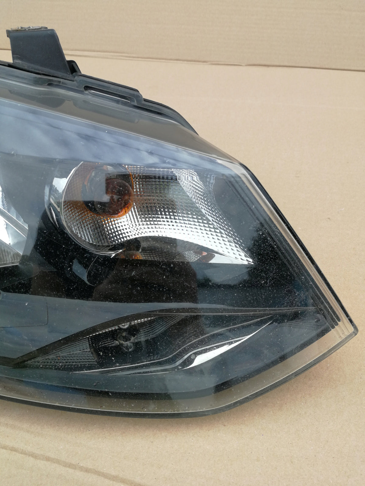 Volkswagen Polo V 6R 09- Lampa Prawa Przód Zwykła EU 6R1941016E — zdjęcie 2 z 9