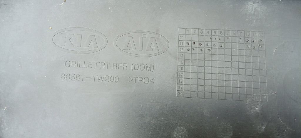 KIA RIO 11- ATRAPA KRATKA ŚRODKOWA GRILL ZDERZAKA PRZÓD 86561-1W200