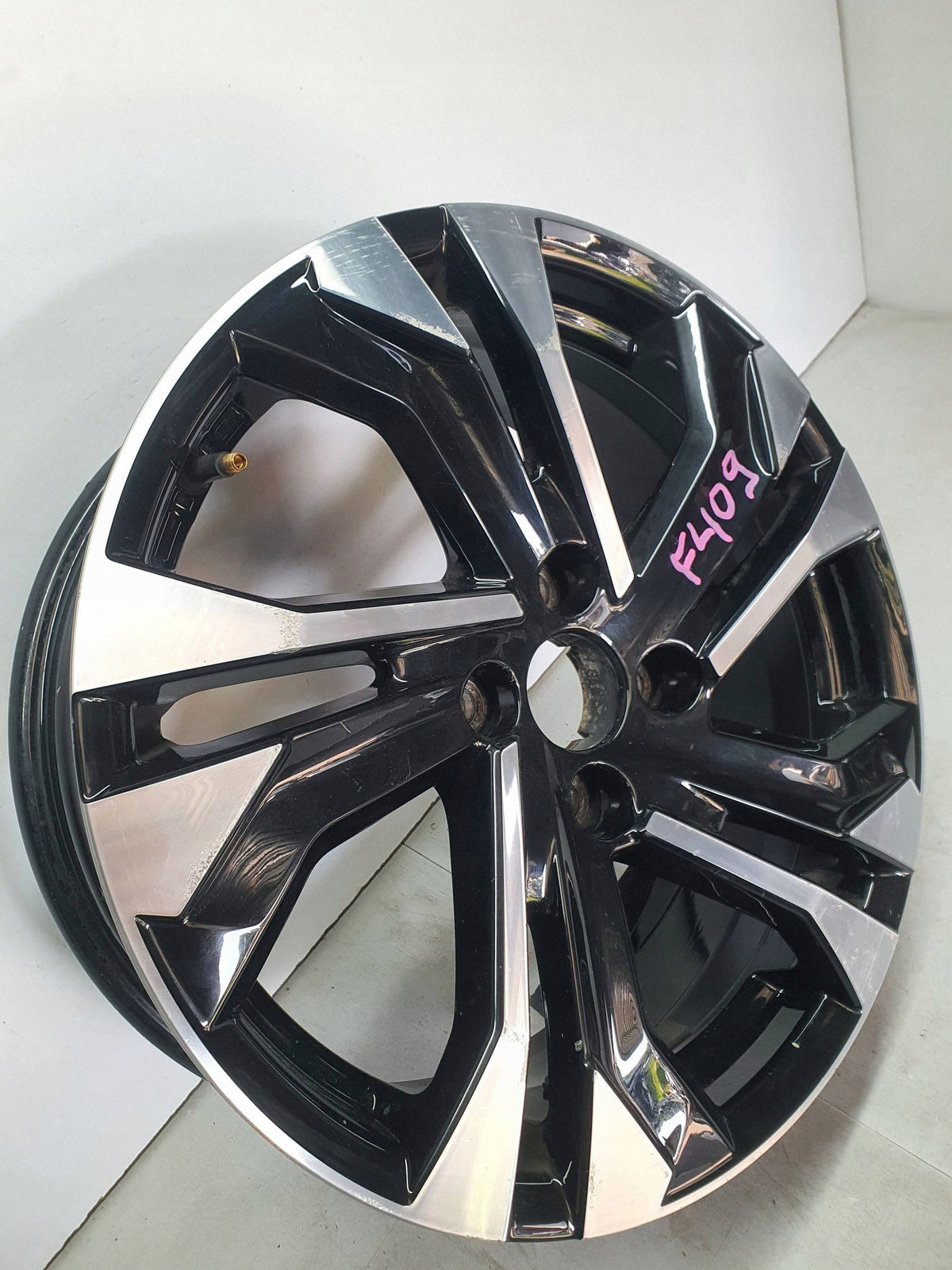 Peugeot 208 2008 II Felga Aluminiowa 17 Cali 6.5x17 ET32 4x108 9828186080 — zdjęcie 5 z 16