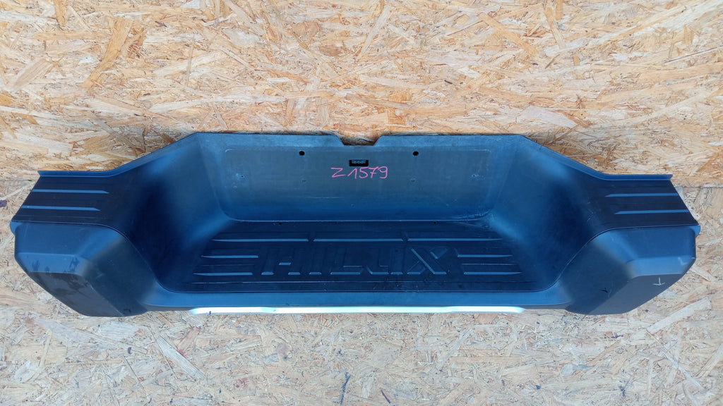 TOYOTA HILUX VIII 15- HECKBUMPER HINTEN TRITTSTUFE MITTE PC176-0K00S