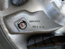 Załaduj zdjęcie do przeglądarki galerii, FELGA ALUMINIOWA KIA EV9 EV-9 OE 8.0"x19" 5X114.3 ET53,5 52910-DO110