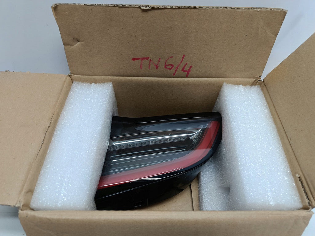 TESLA 3 LIFT Y 20- LAMPA KLAPY BAGAŻNIKA PRAWY TYŁ LED NOWA OE 1502089-00-B
