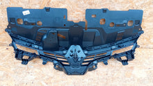 Laden Sie das Bild in den Galerie-Viewer, RENAULT CLIO 4 IV 11- KÜHLERGRILL MITTE