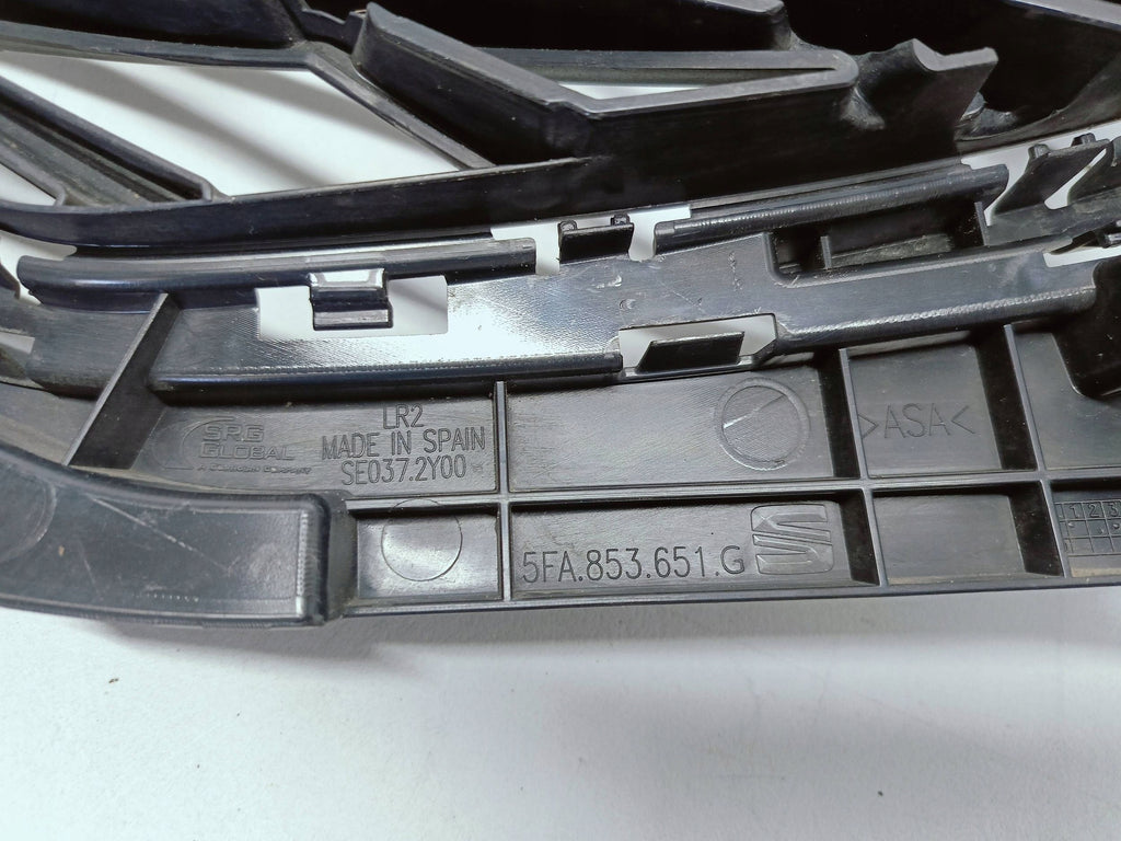 Seat Leon IV 5FA 20- KÜHLERGRILL STOSSFÄNGER VORNE 5EA853651G