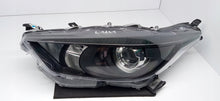 Laden Sie das Bild in den Galerie-Viewer, TOYOTA YARIS IV 4 P21 19- SCHEINWERFER LINKS VORNE LINSE KOITO K0-6 EU