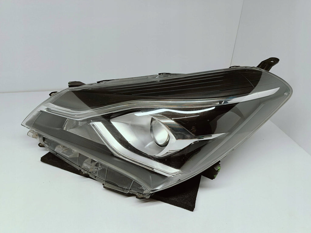 Toyota Yaris III FACELIFT 17- SCHEINWERFER LINKS LINSE + LED EU 0D-197