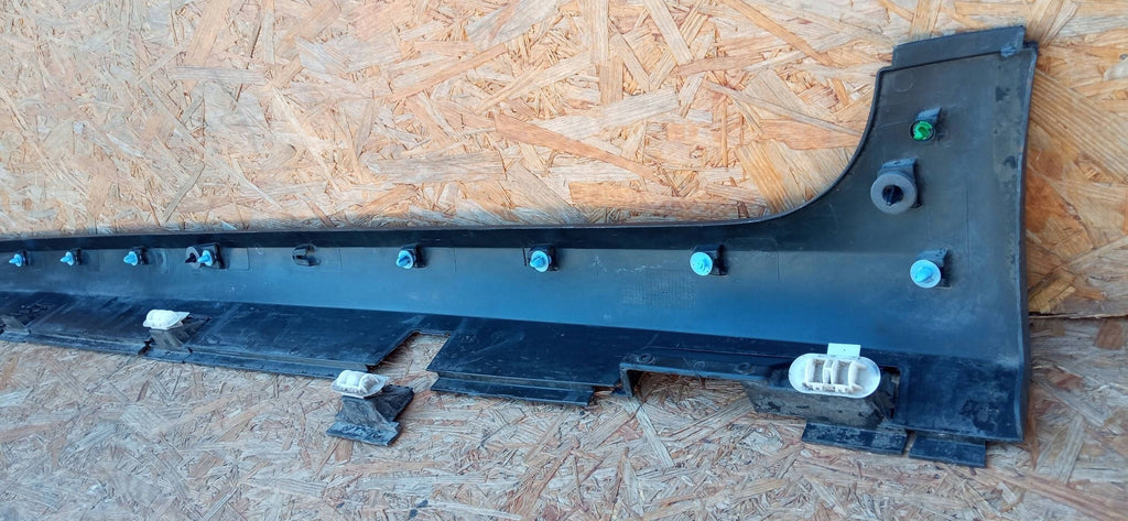 Citroen C3 III 16- PRÓG LISTWA PROGOWA NAKŁADKA PROGU PRAWA 9813817380