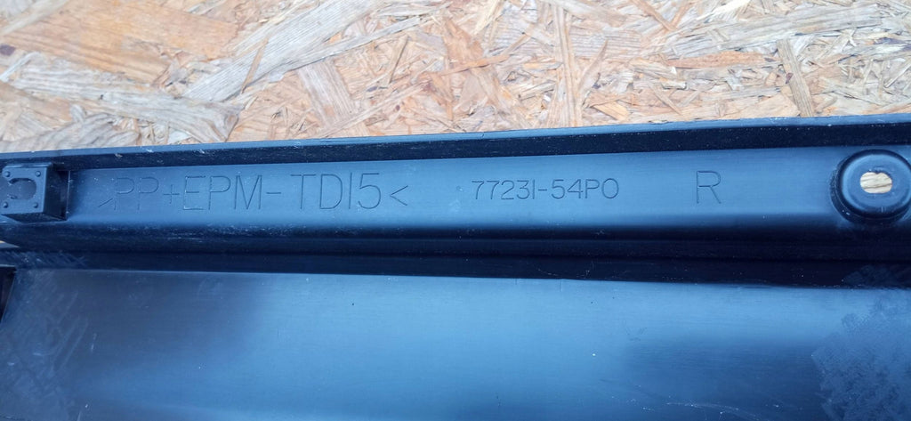 Suzuki Vitara III 15- PRÓG LISTWA NAKŁADKA PROGOWA PRAWA 77231-54PO