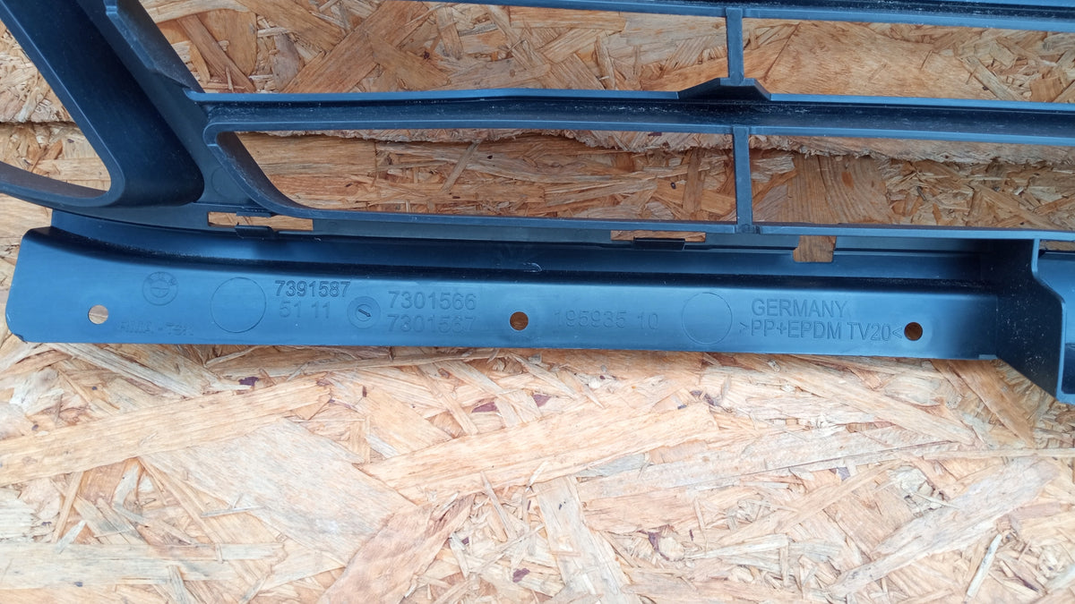 BMW 2 F45/F46 Kühlergrill Gitter Mittlere Grill 51117301567 — Foto 9 von 10