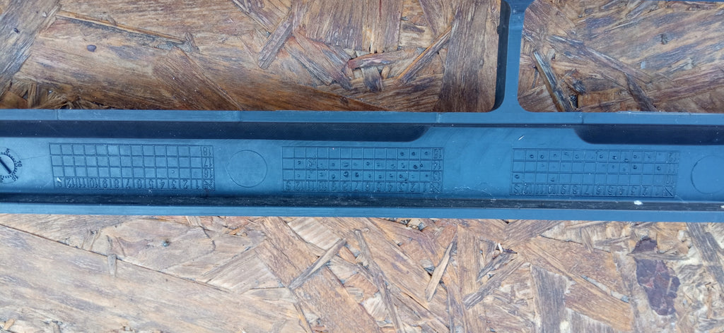VOLKSWAGEN UP UP! 11- ATRAPA KRATKA GRILL ZDERZAKA PRZEDNIEGO 1S0853677E