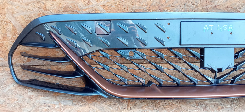 SEAT CUPRA BORN 21- ATRAPA GRILL KRATKA ŚRODKOWA ZDERZAKA PRZÓD 10E805903C