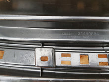 Laden Sie das Bild in den Galerie-Viewer, VOLVO XC40 17- ABDECKUNG LEISTE KOFFERRAUMLEISTE 31440884