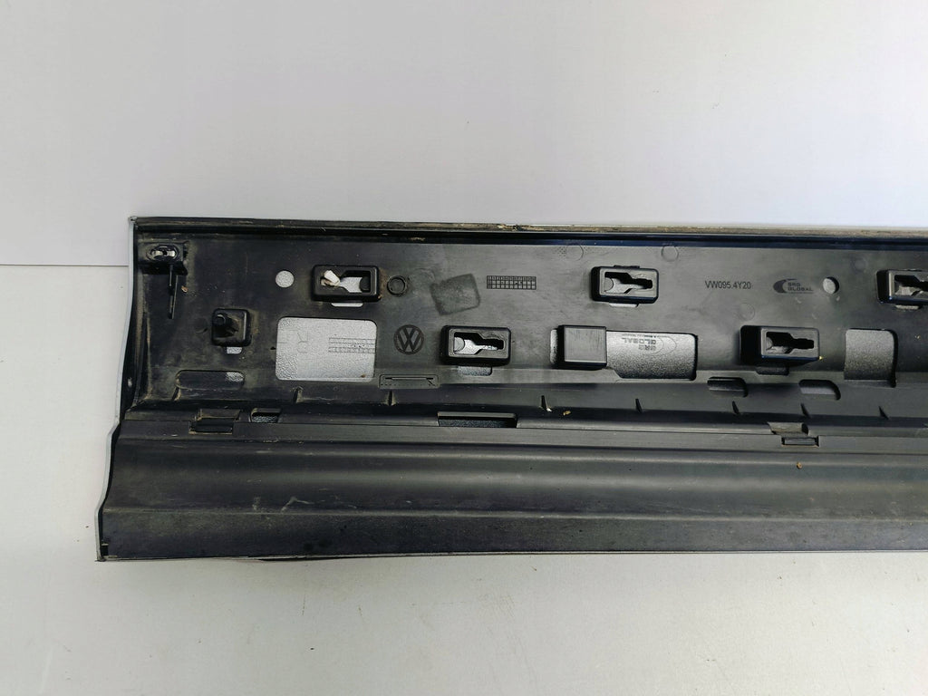 Volkswagen Touareg III 18- LISTWA DRZWI PRAWY PRZÓD 760854940D