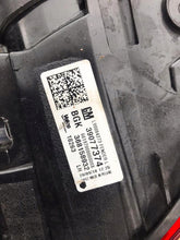 Załaduj zdjęcie do przeglądarki galerii, OPEL ASTRA K LAMPA LEWA TYŁ TYLNA KOMBI 39077374