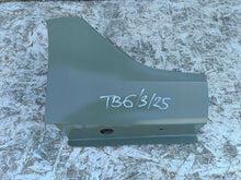 Laden Sie das Bild in den Galerie-Viewer, TESLA MODEL 3 III 17- SCHWELLE C-SÄULE ABSCHLUSS KNEE RECHTS HINTEN 1073736-SC-R