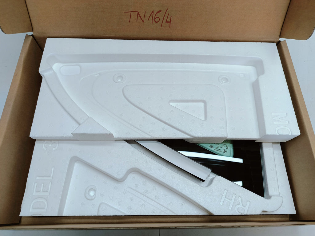 TESLA MODEL 3 M3 III - SZYBA KAROSERYJNA BOCZNA PRAWY TYŁ NOWA 1514979-40-D