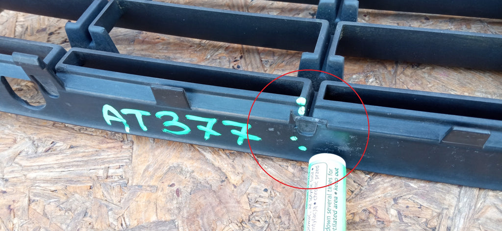 VOLKSWAGEN PASSAT B6 05- ATRAPA KRATKA GRILL ZDERZAKA PRZEDNIEGO 3C0853677