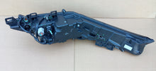 Laden Sie das Bild in den Galerie-Viewer, NISSAN ARIYA 20- RECHTE UNTERE SCHEINWERFER VORNE LED TFL ORIG. EU W5752