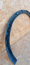 Load image into Gallery viewer, NISSAN QASHQAI II J11 LIFT LISTWA BŁOTNIKA LEWY TYŁ LEWA TYLNA 93829HV11A