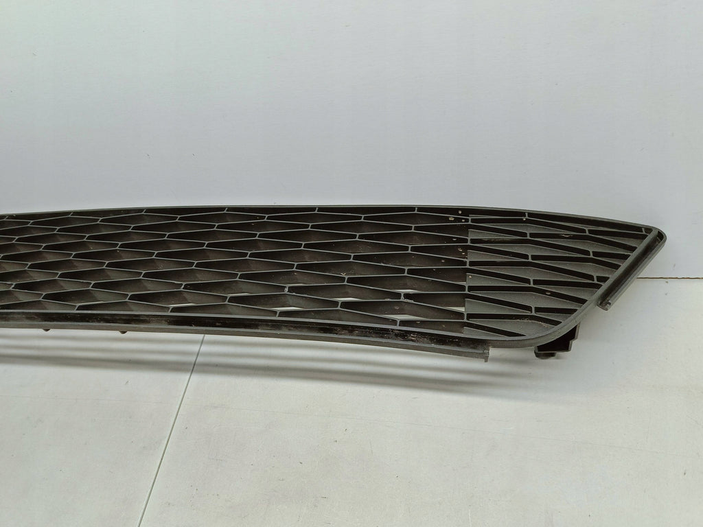 Seat Toledo IV 4 12- KRATKA ŚRODKOWA DOLNA ATRAPA ZDERZAKA PRZÓD 6JA853677