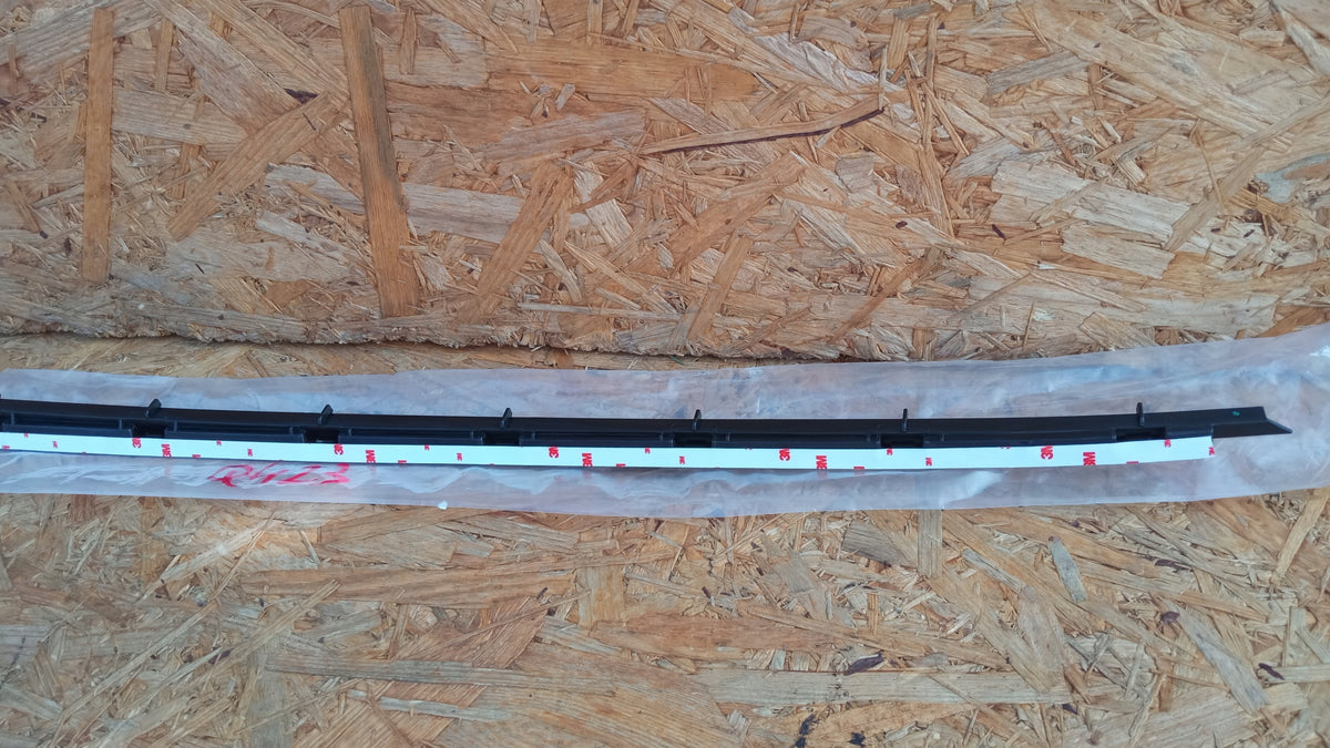 Ford C-Max Grand Cmax 10- Right Trim Strip Wewnętrzna Szyby Czołowej 3577ASGMR — photo 4 of 8