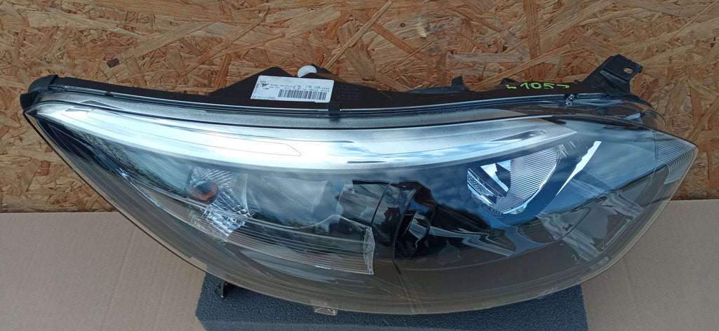 RENAULT CAPTUR 13- LAMPA REFLEKTOR PRAWY PRZÓD 130702444900