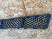 Załaduj zdjęcie do przeglądarki galerii, BMW 5 F10 F11 09- ATRAPA KRATKA ŚRODKOWA GRILL ZDERZAKA PRZÓD 51117285950