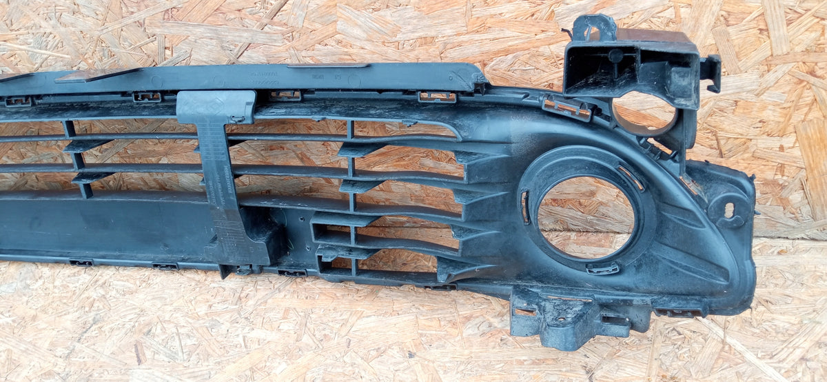 Renault Clio IV 4 12- Calandre Grille Centrale Calandre 622542958R — photo 9 sur 14