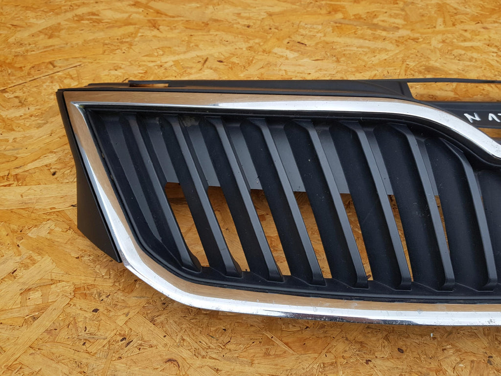 SKODA RAPID 12- KÜHLERGRILL GITTER STOSSSTANGE VORNE 5JA853668