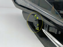 Laden Sie das Bild in den Galerie-Viewer, TOYOTA YARIS III FACELIFT 17- SCHEINWERFER RECHTS VORNE KOITO OD-197