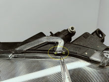 Laden Sie das Bild in den Galerie-Viewer, TOYOTA YARIS IV 4 19- SCHEINWERFER LINKS VORNE LINSE KOITO K0-6 EU