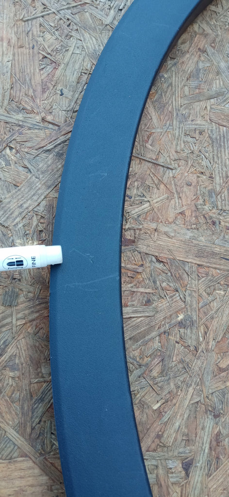 TESLA MODEL Y 20- NAKŁADKA LISTWA BŁOTNIKA LEWY PRZÓD 1658695-00-A