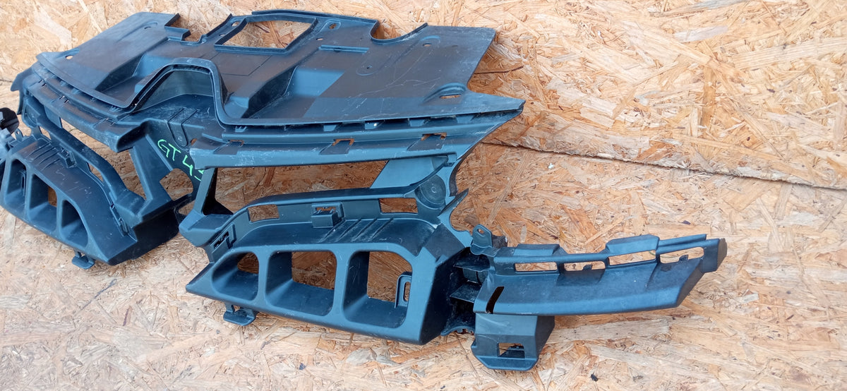 Megane III Lift 13- Verstärkung Obere Stossstange Halterahmen Grill 620367995R — Foto 3 von 8