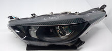 Laden Sie das Bild in den Galerie-Viewer, TOYOTA YARIS IV 4 P21 19- SCHEINWERFER LINKS VORNE LINSE KOITO K0-6 EU