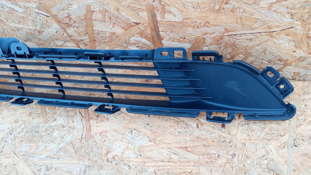 TESLA MODEL Y 20- ATRAPA KRATKA DOLNA GRILL