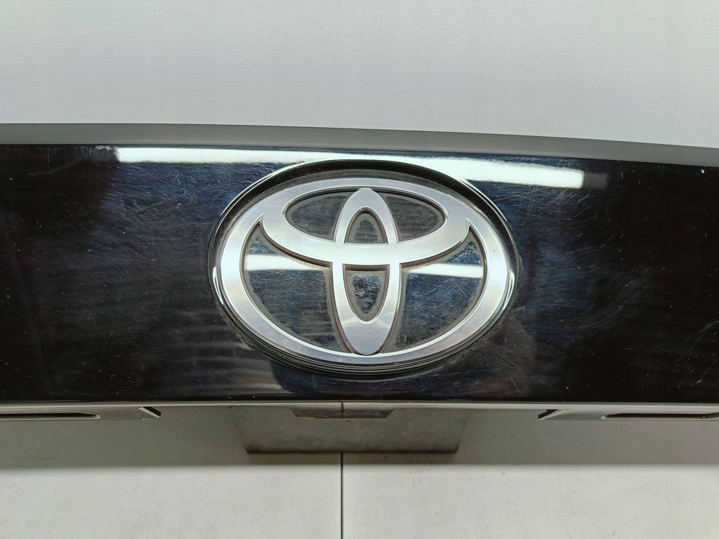 Toyota bZ4X BZ4X 22- BLENDA NAKŁADKA KLAPY BAGAŻNIKA TYŁ 76801-42300