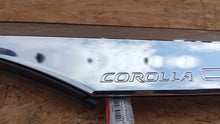 Laden Sie das Bild in den Galerie-Viewer, TOYOTA COROLLA CROSS OBERE ZIERLEISTE CHROM LINKS