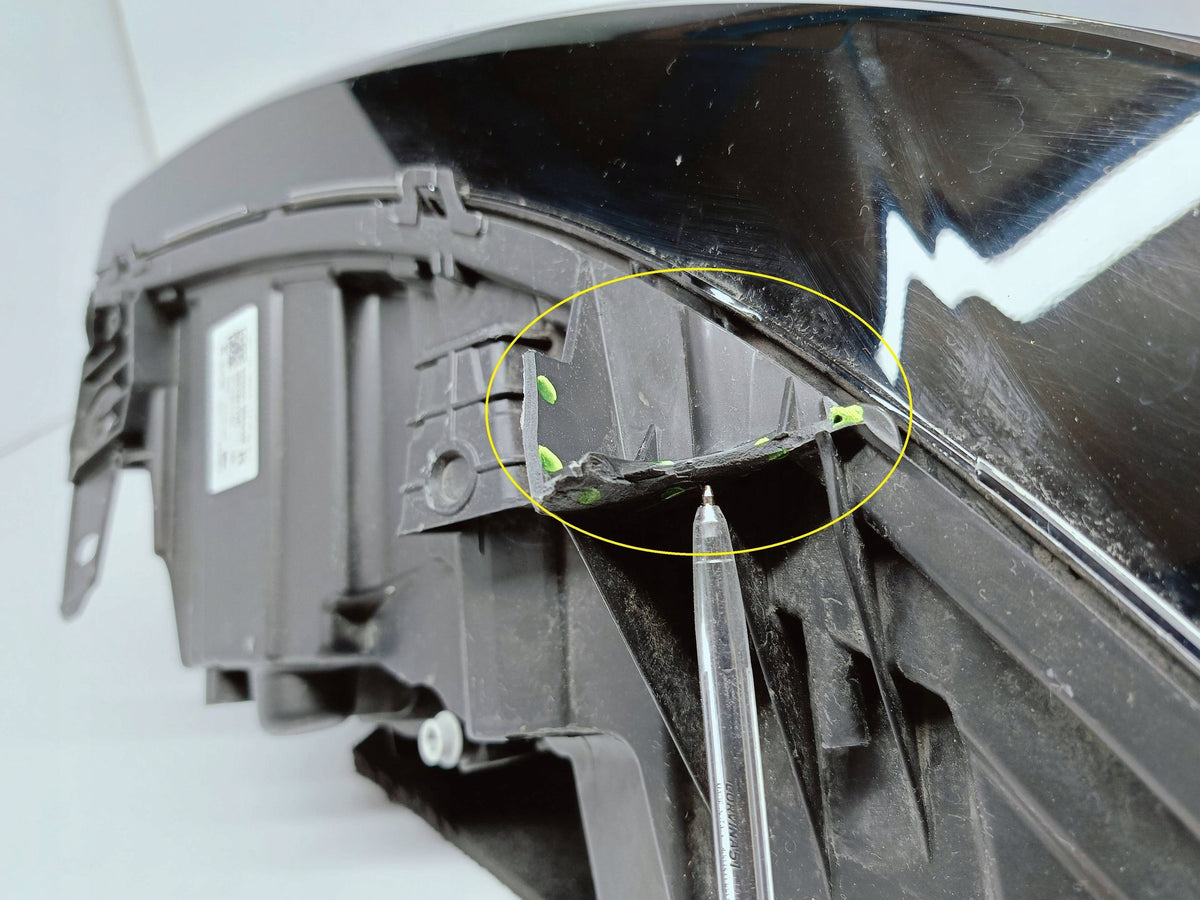 Renault Master IV 24- Front Right Light Front LED EU 260106174R — photo 11 of 16