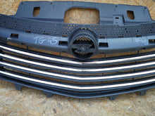 Laden Sie das Bild in den Galerie-Viewer, OPEL VIVARO B 14- ATRAPA KRATKA GRILL ZDERZAKA PRZEDNIEGO CHROM 623105615R