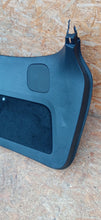 Laden Sie das Bild in den Galerie-Viewer, TESLA MODEL Y 20- HECKKLAPPENVERKLEIDUNG HINTEN LAUTSPRECHER 1536684-00-C