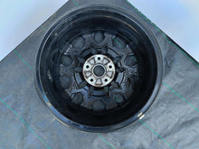 Laden Sie das Bild in den Galerie-Viewer, ALUFELGE KIA CEED PROCEED III OE 7.0"x17" 5X114.3 ET 53 52910-J7BA0