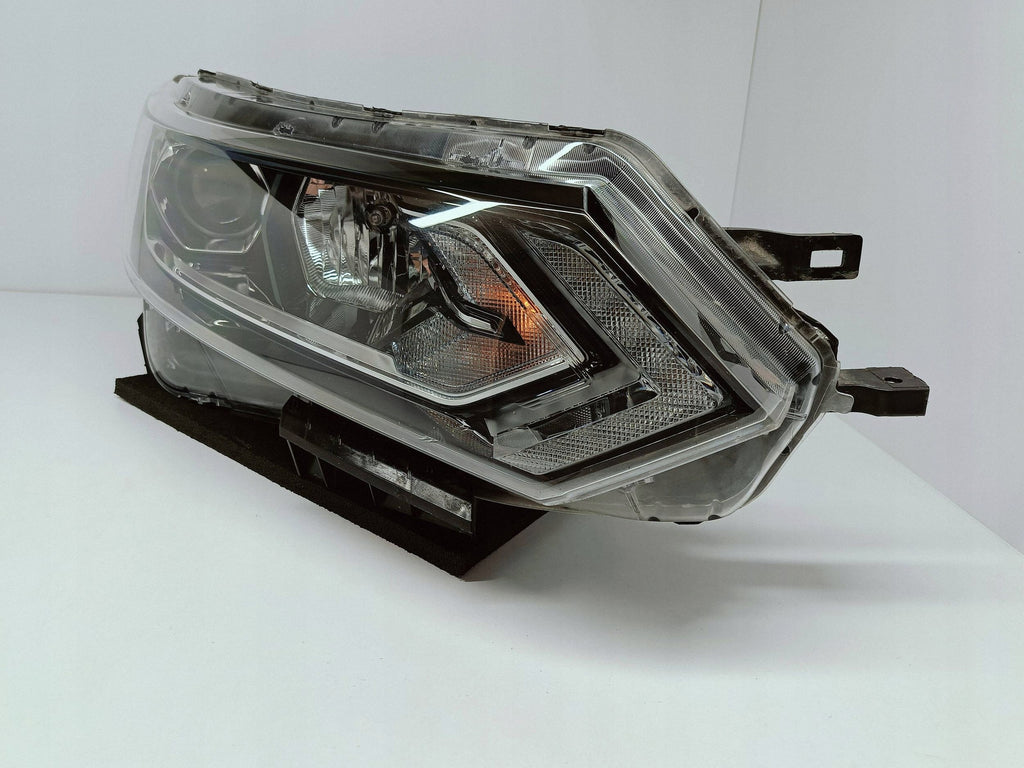 Nissan Qashqai II J11 LIFT 17- LAMPA PRAWA PRZÓD H11 SOCZEWKA+LED 100-19009